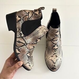 Matisse Women's Snake Print Chelsea Ankle Boots in Brown Tan Colors sz 8.5M